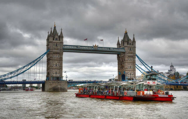 Faire une croisière sur la Tamise