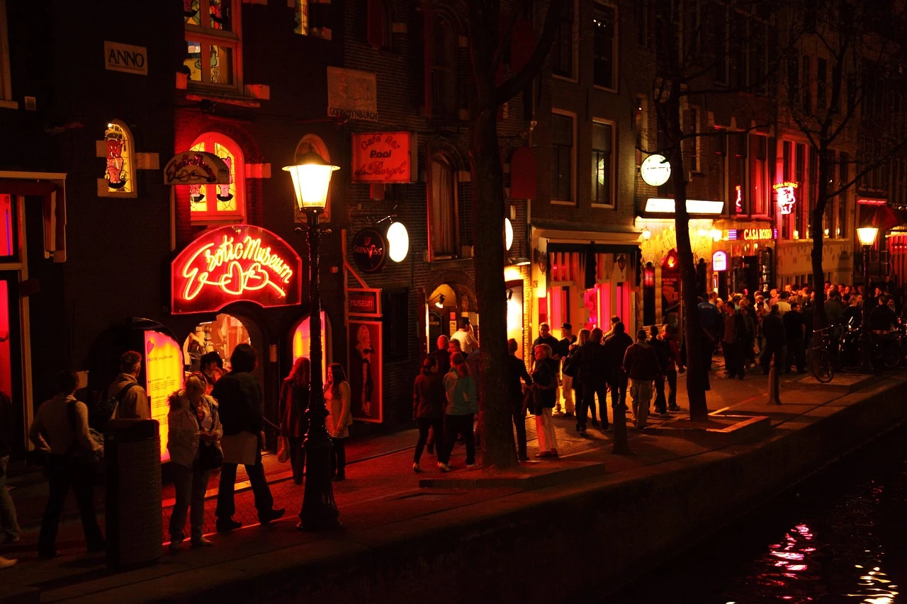 Promenade dans le Quartier Rouge