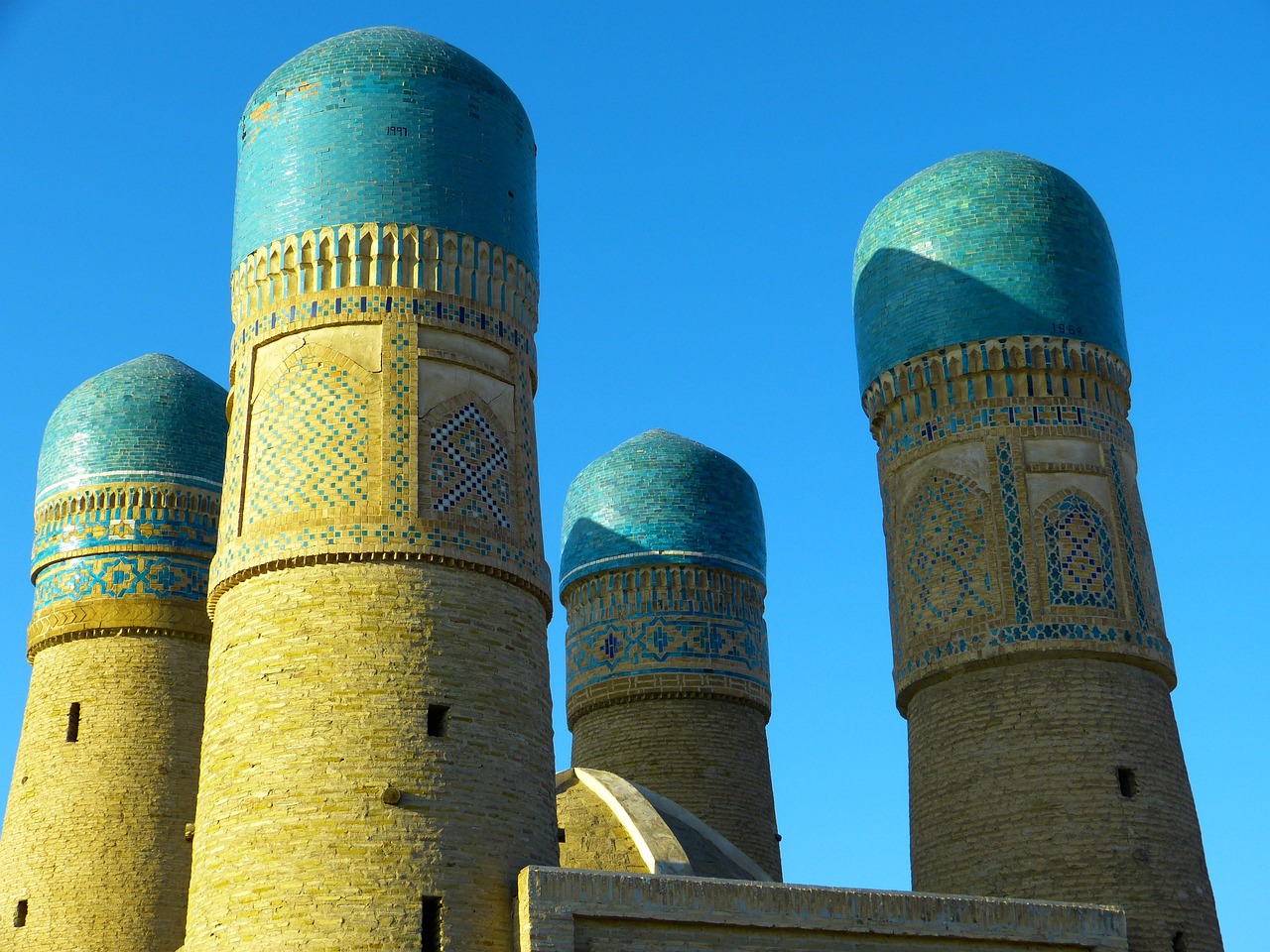 Complexe Po-i-Kalyan (minaret et mosquée Kalyan, médersa Mir-i-Arab)