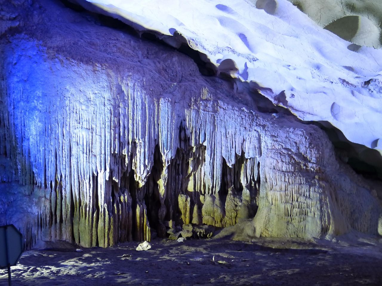 Grotte de Sung Sot (Grotte des Surprises)